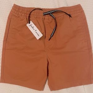 Feather 4 arrow boys line up camel shorts